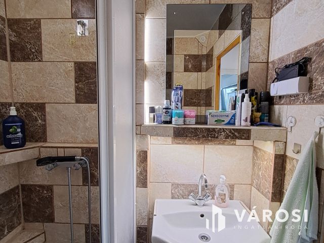 Egyetemközeli 3 szobás panel lakás eladó