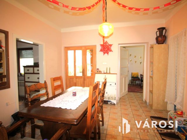 Jó adottságú, tágas ház, Kenyeriben
