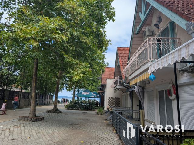 Vízparti apartman a Balaton szíve szobornál!