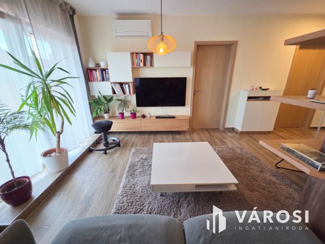 Exkluzív Penthouse lakás kiadó a Belváros szívében