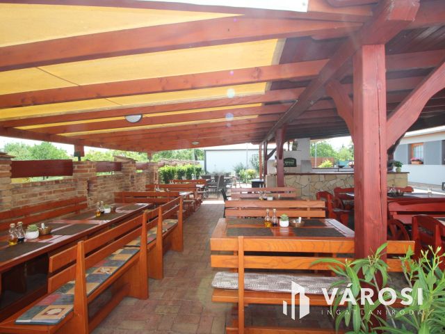 Jól működő étterem és lakóház Bük központjában