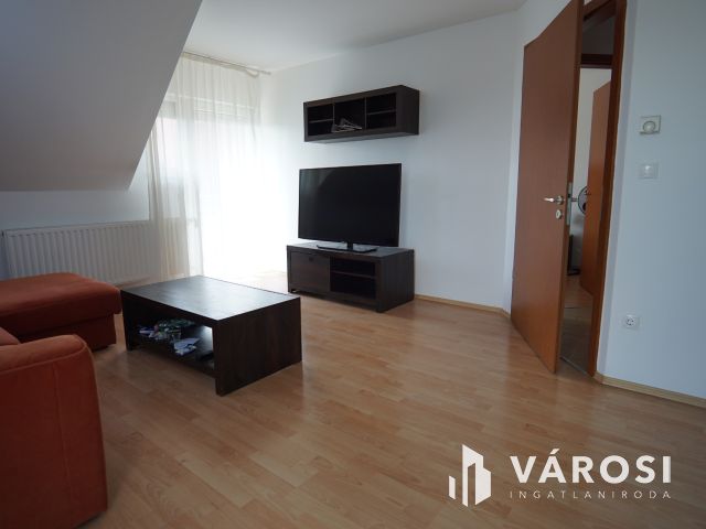 Hévíz csendes, panorámás utcájában, eladó lakás
