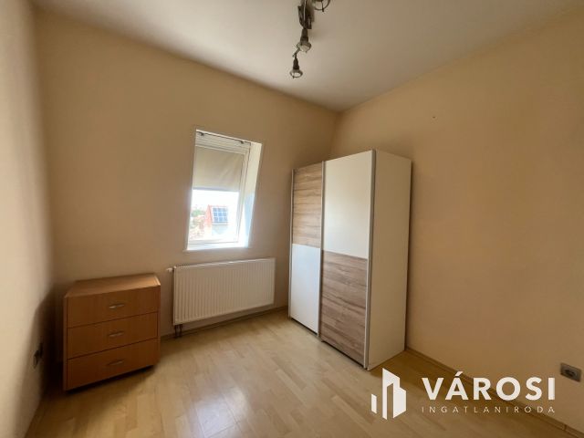 Debrecen Belváros Simonffy Utcai 3 Szoba Nappalis Lakás!!!