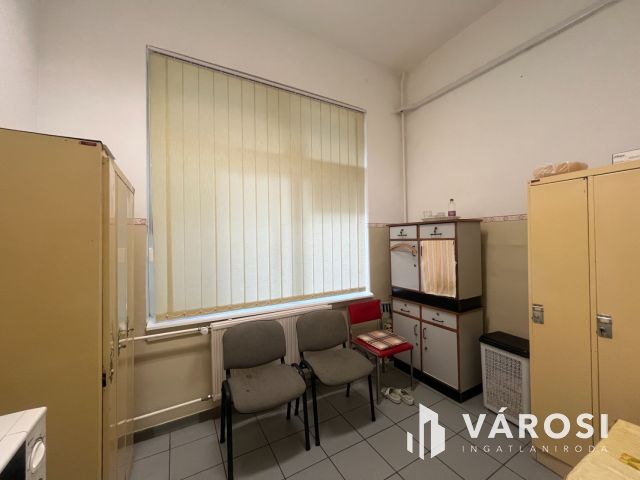 Debrecen Újkertben Nagyon Jó Üzlethelyiség Eladó!