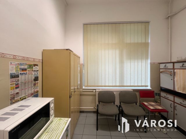 Debrecen Újkertben Nagyon Jó Üzlethelyiség Eladó!