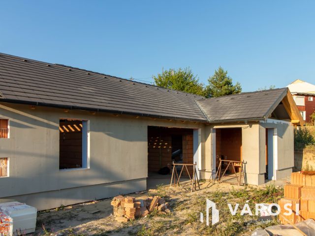 Panorámás ikerház fél  Tinnyén a  királyvölgy lakoparkban
