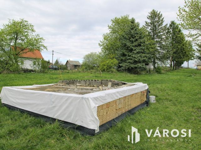 Kőszegi telek megépült pincével