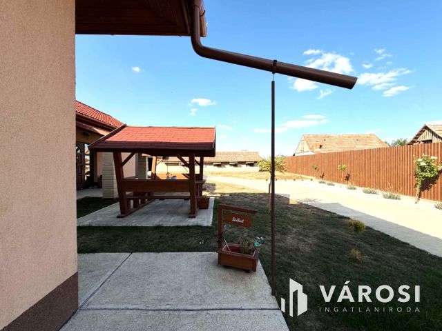 Otthonos családi ház, 5 szoba, nagy telek